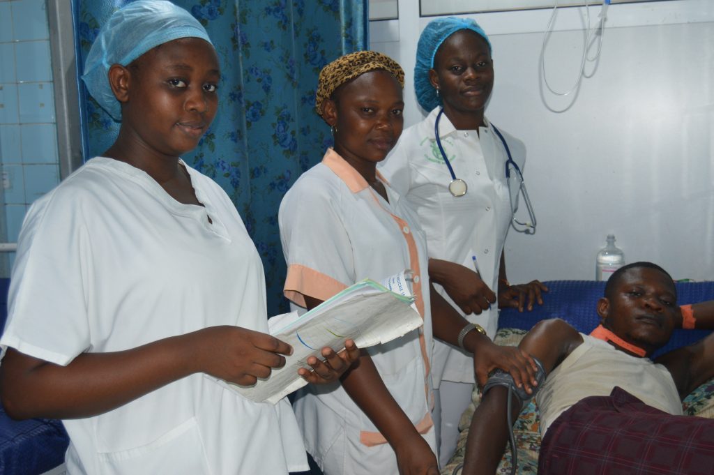 Chronique Nursing no3 : Le Tour de Salle Infirmière : Une nécessité pour la Triomphe de la Démarche de Soins Infirmiers en RDC ! DSC 5811 1024x681